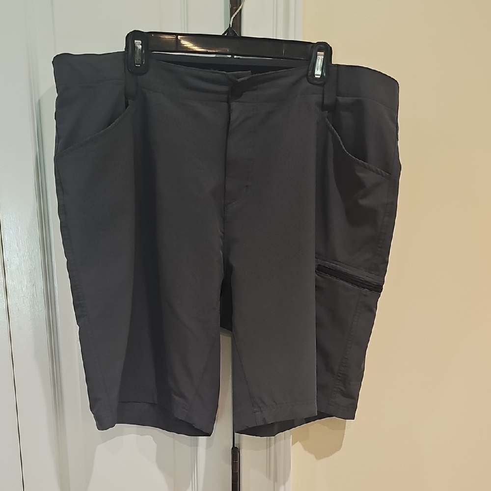 ZeroXposur Men'sGray Shorts Size 38